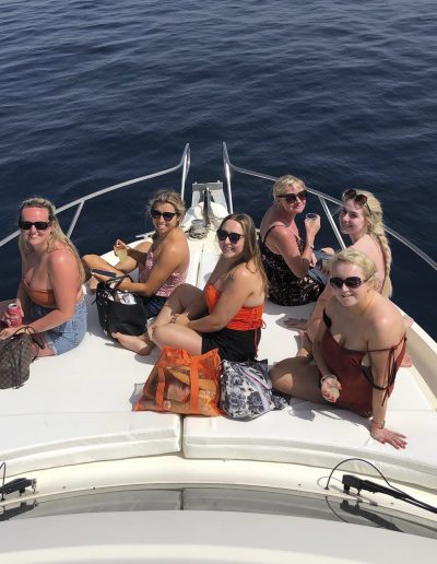 Excursión en barco con amigas en Benalmádena