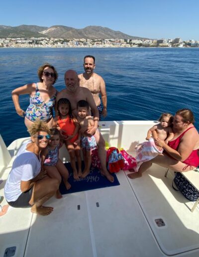 Paseo en barco en Benalmádena en familia con niños