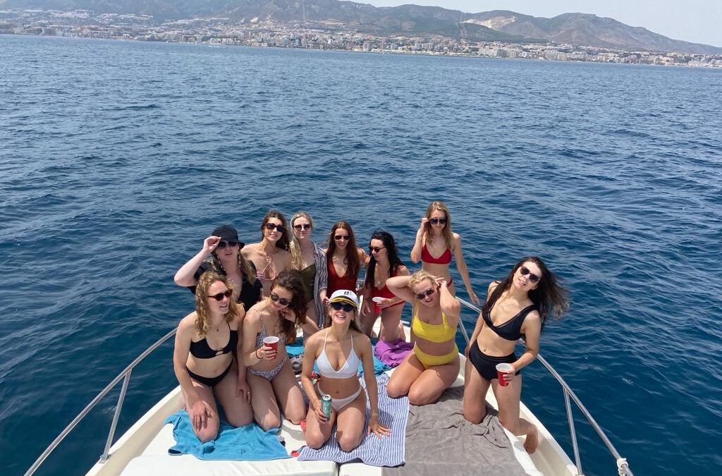 Boat trip in Benalmádena with friends on the boat Yo Te Espero
